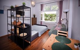 Central Urban Studio - Style Meets Comfort
